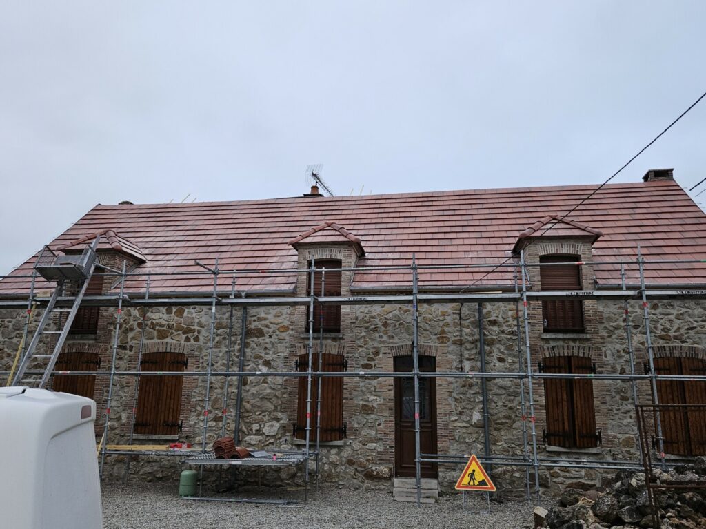 Couvreur Francky Kessler - Rénovation toiture terminée sur cette grande maison - Artisan couvreur 10 Aube Francky Kessler Couvreur Francky Kessler - Rénovation toiture terminée sur cette grande maison - Artisan couvreur 10 Aube Francky Kessler