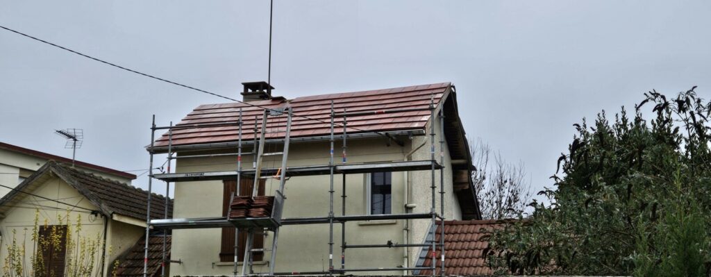 Couvreur Francky Kessler - Rénovation toiture en presque finie sur cette maison - Artisan couvreur 10 Aube Francky Kessler Couvreur Francky Kessler - Rénovation toiture en presque finie sur cette maison - Artisan couvreur 10 Aube Francky Kessler