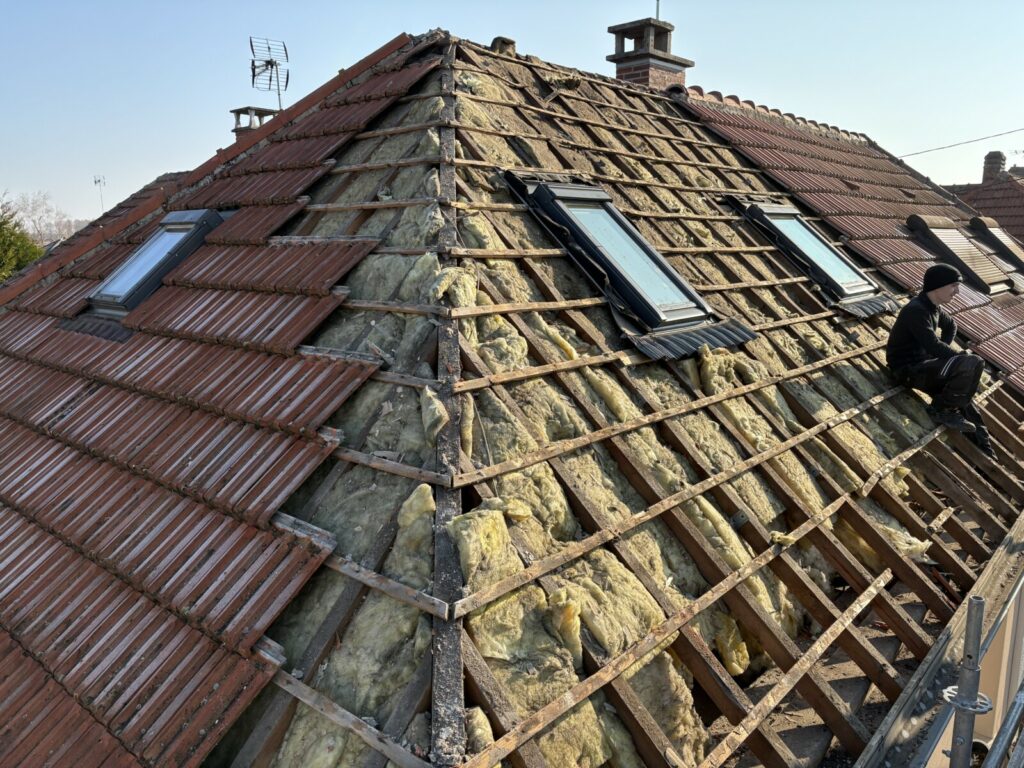 étanchéité Velux en cours de réalisation avec rénovation toiture - chantier en cours. Couvreur 10 Kranck Kessler