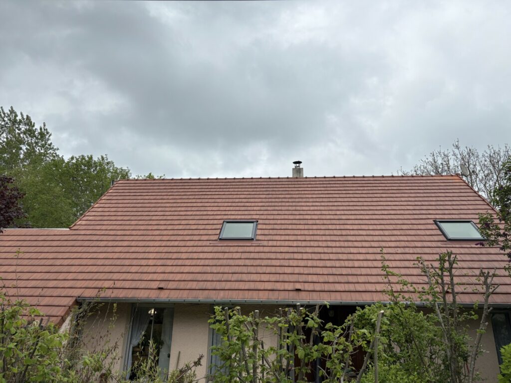 Pose Velux sur toiture Maison à Potangis par Couvreur Kessler